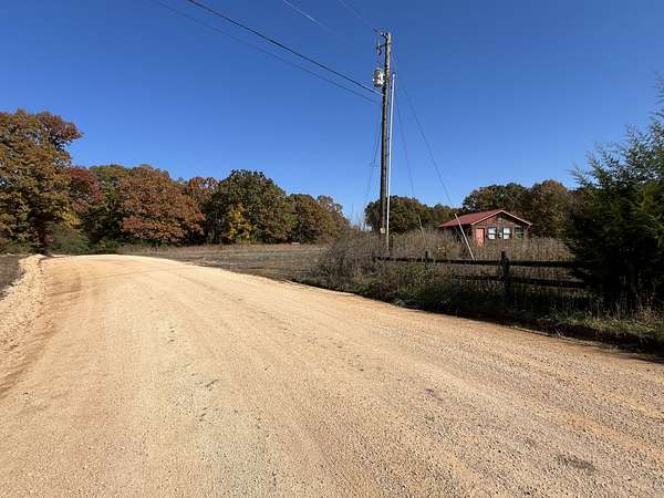 185 Acres of Land for Sale in Centerville, Tennessee