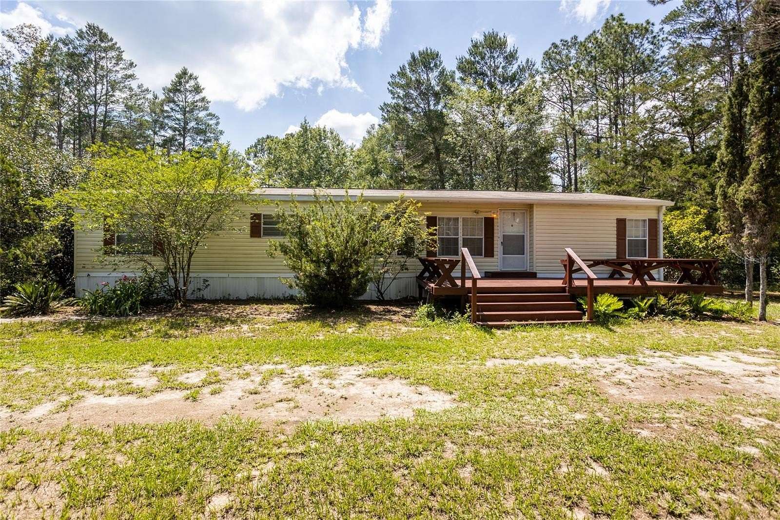 4.84 Acres of Residential Land with Home for Lease in Trenton, Florida