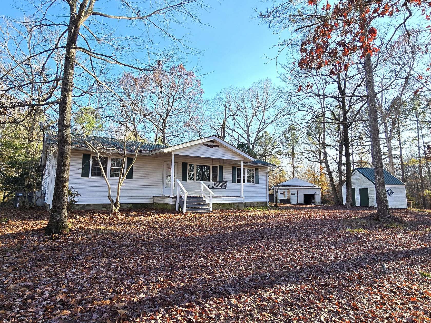 32 Acres of Recreational Land with Home for Sale in Dover, Tennessee