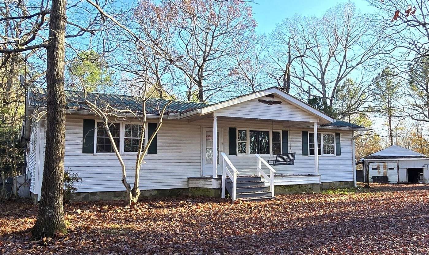 32 Acres of Land with Home for Sale in Dover, Tennessee