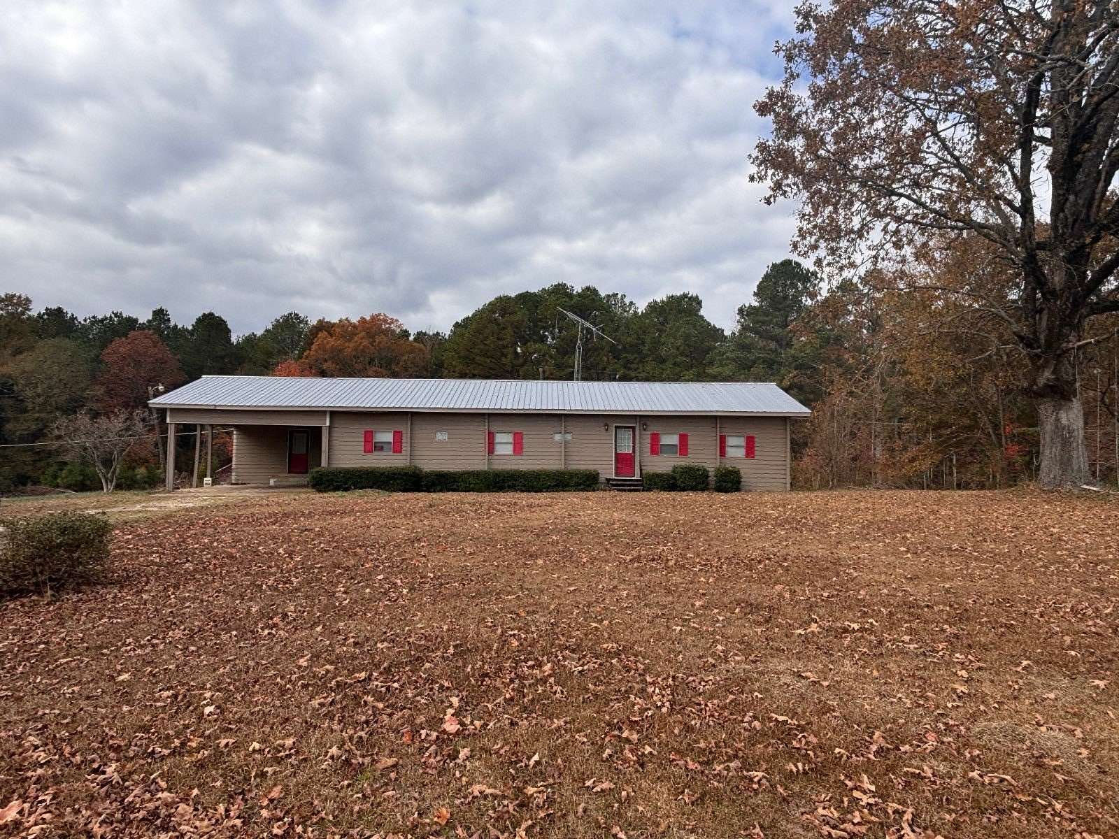 8.5 Acres of Residential Land with Home for Sale in Philadelphia, Mississippi