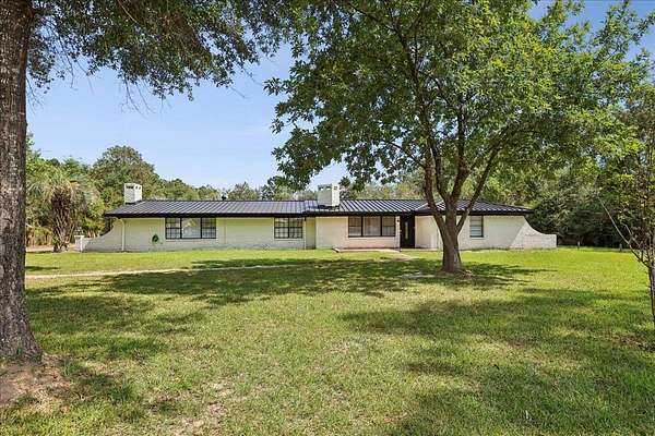 1.5 Acres of Improved Residential Land for Sale in Orange, Texas