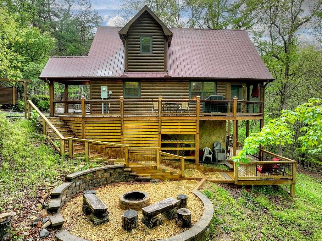 1.56 Acres of Residential Land with Home for Sale in Mineral Bluff, Georgia