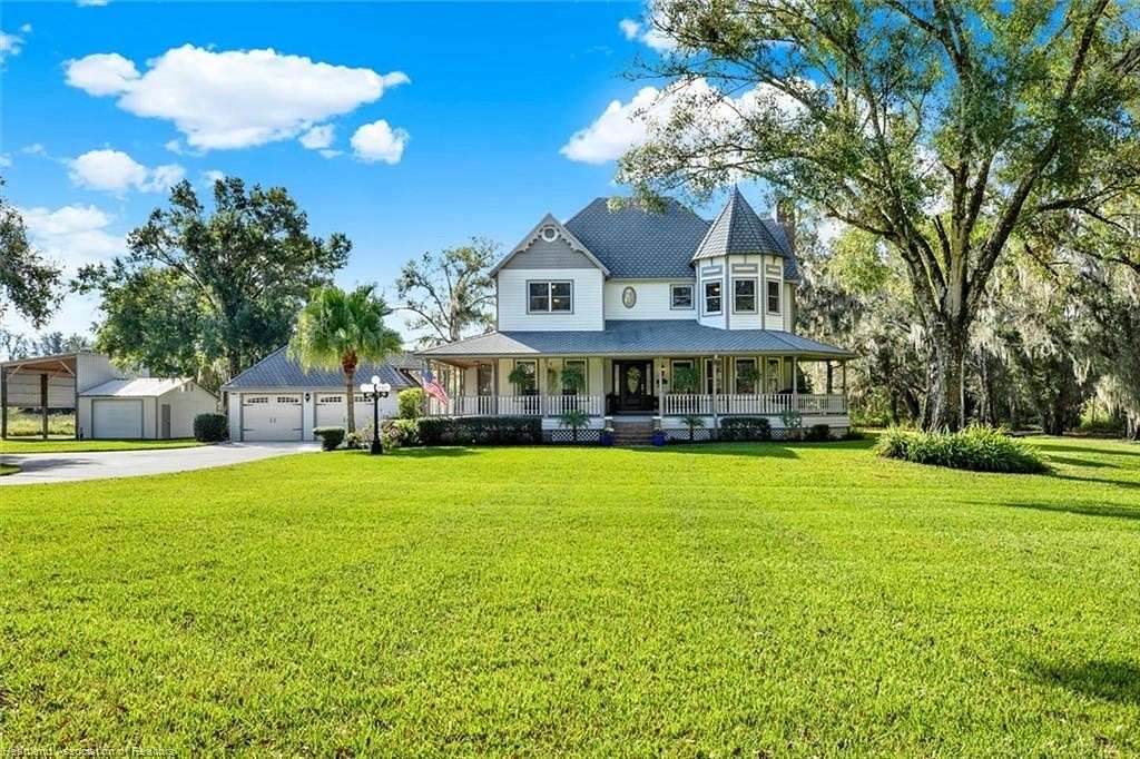 2 Acres of Residential Land with Home for Sale in Wauchula, Florida