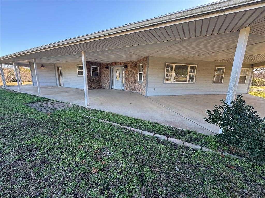 10 Acres of Residential Land with Home for Sale in Prague, Oklahoma