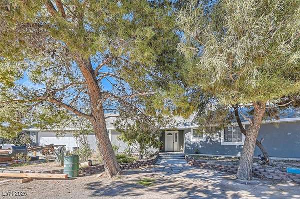 2.19 Acres of Residential Land with Home for Sale in Las Vegas, Nevada