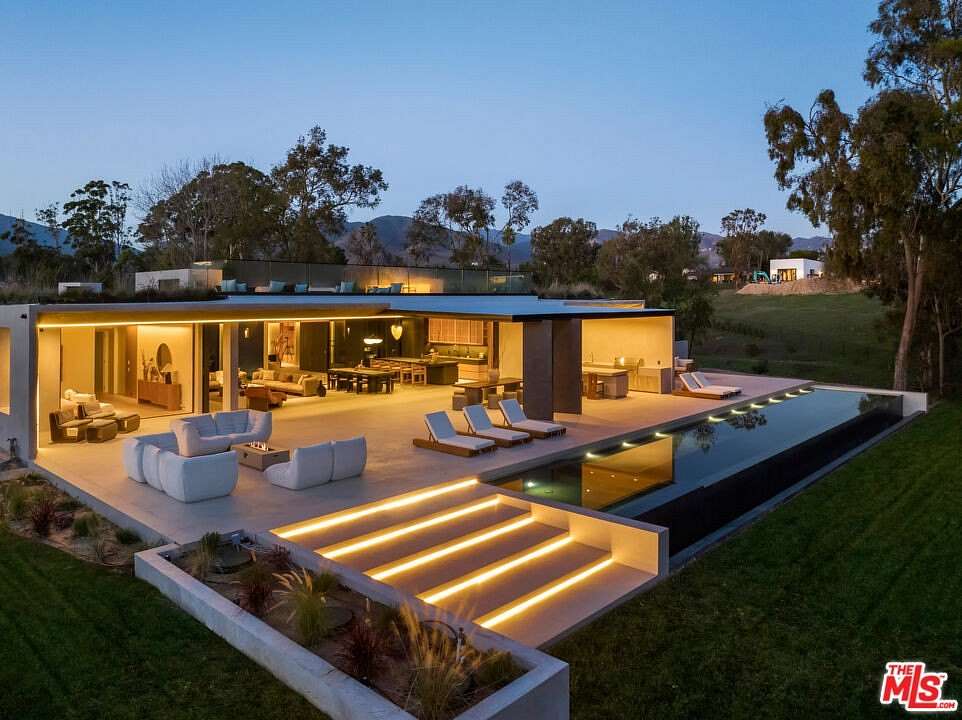 1.58 Acres of Residential Land with Home for Sale in Malibu, California