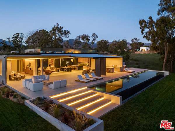 1.58 Acres of Residential Land with Home for Sale in Malibu, California