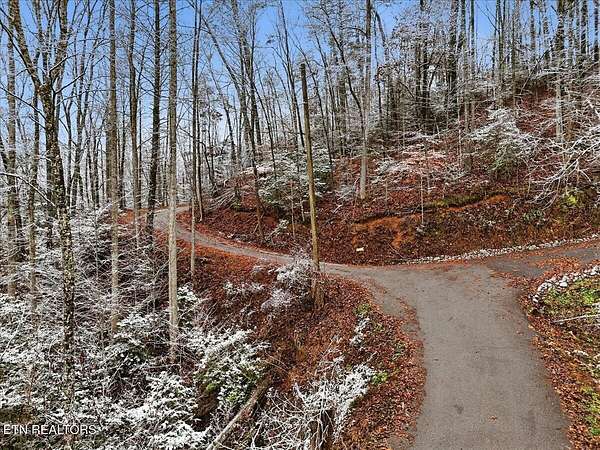 1 Acre of Residential Land for Sale in Gatlinburg, Tennessee