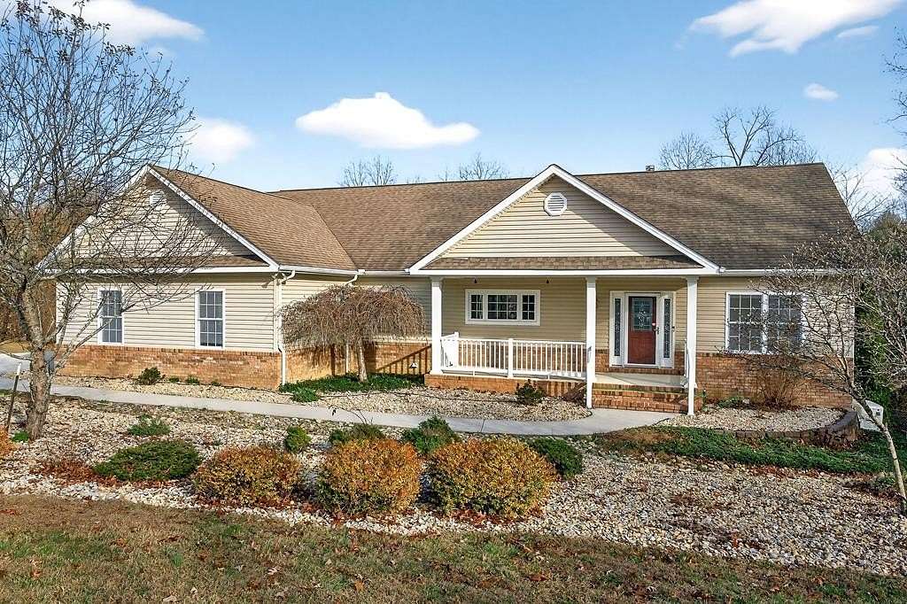 1.52 Acres of Residential Land with Home for Sale in Crossville, Tennessee