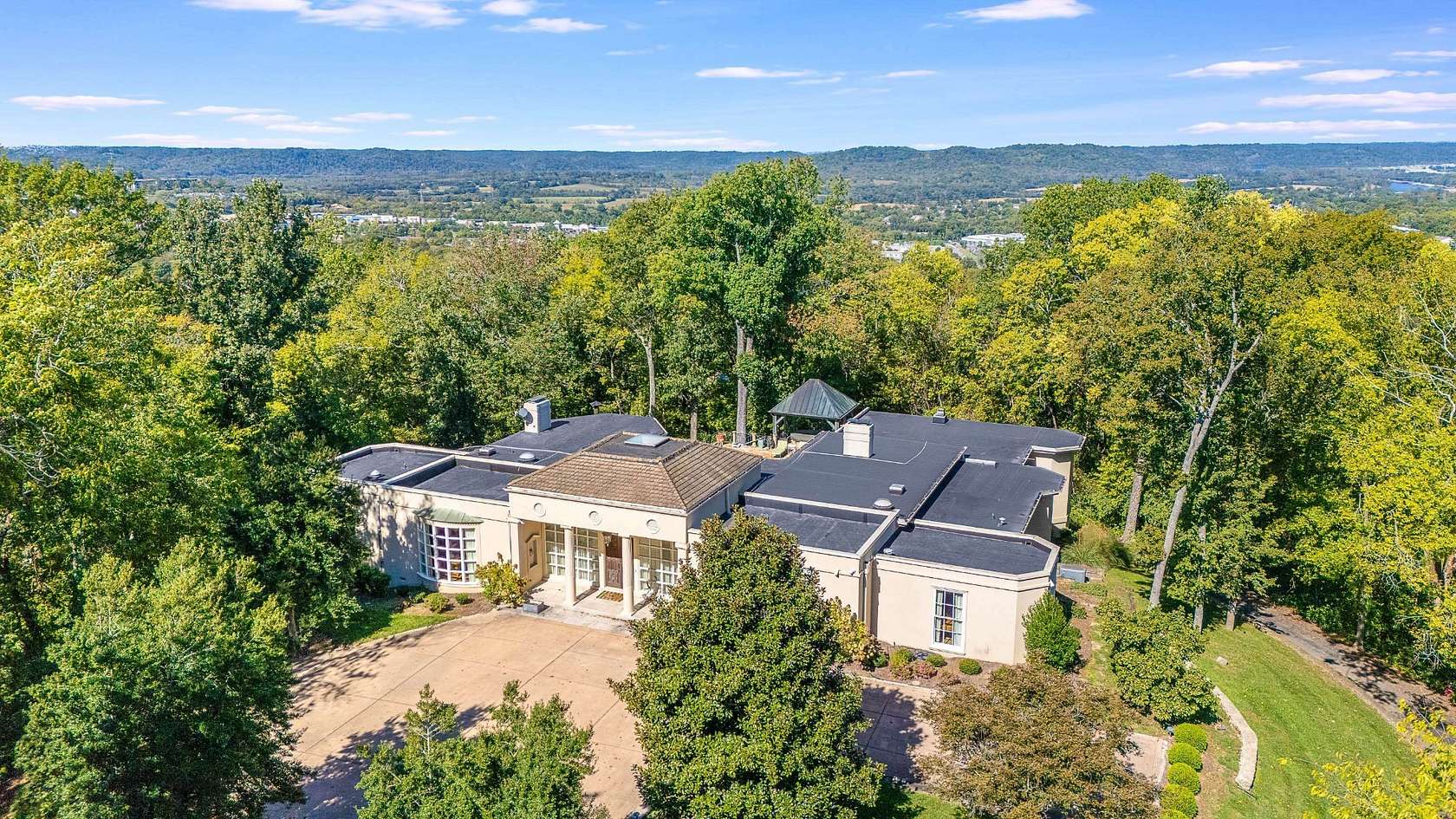 15 Acres of Land with Home for Sale in Nashville, Tennessee