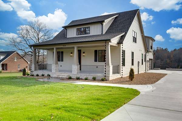 1.5 Acres of Residential Land with Home for Sale in Charlotte, Tennessee