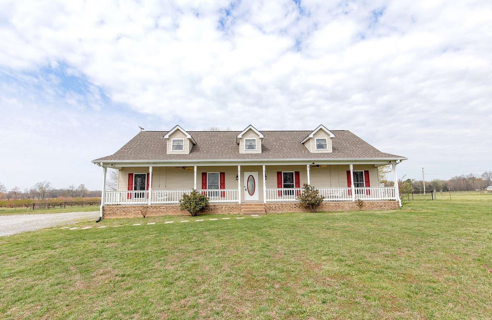 13.4 Acres of Land with Home for Sale in Springfield, Tennessee