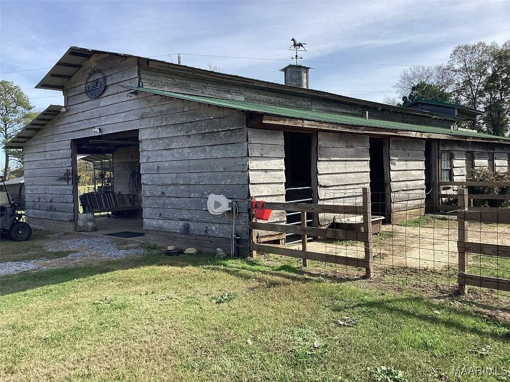 28 Acres of Land with Home for Sale in Camden, Alabama