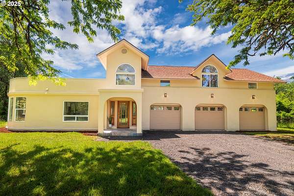 8 Acres of Residential Land with Home for Sale in Eugene, Oregon