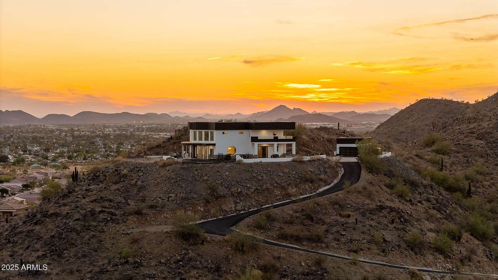 2.68 Acres of Residential Land with Home for Lease in Phoenix, Arizona