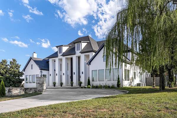 4.4 Acres of Residential Land with Home for Sale in Franklin, Tennessee