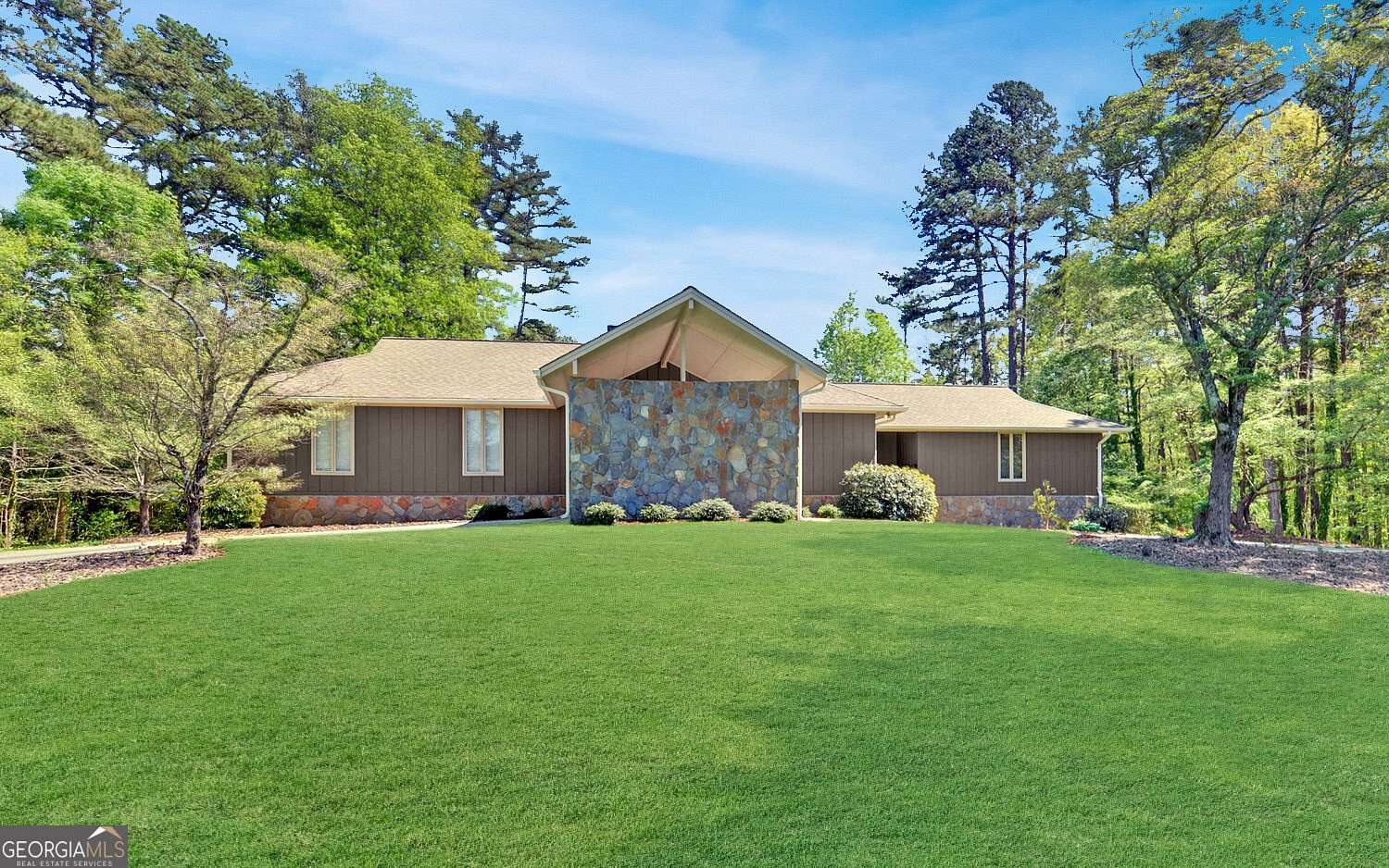 14.3 Acres of Land with Home for Sale in Toccoa, Georgia