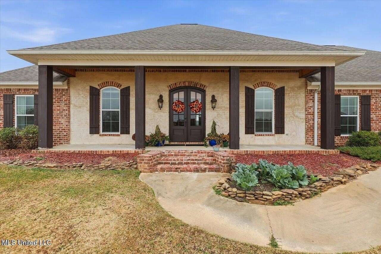 3 Acres of Residential Land with Home for Sale in Pelahatchie, Mississippi