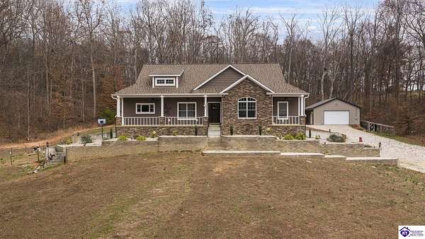 6 Acres of Residential Land with Home for Sale in Munfordville, Kentucky