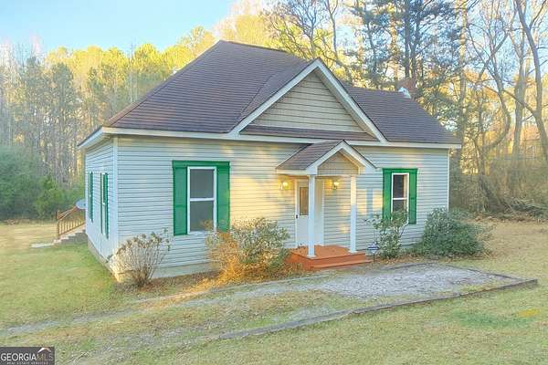 4 Acres of Residential Land with Home for Lease in Tyrone, Georgia