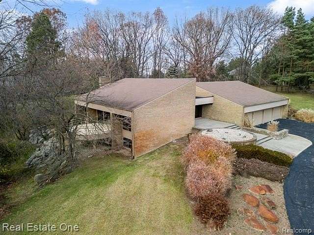 2 Acres of Residential Land with Home for Sale in Rochester, Michigan