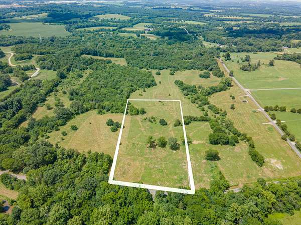 5.25 Acres of Land for Sale in Columbia, Tennessee