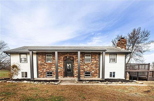 10.3 Acres of Land with Home for Sale in Excelsior Springs, Missouri