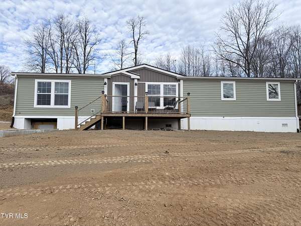 6 Acres of Residential Land with Home for Sale in Castlewood, Virginia