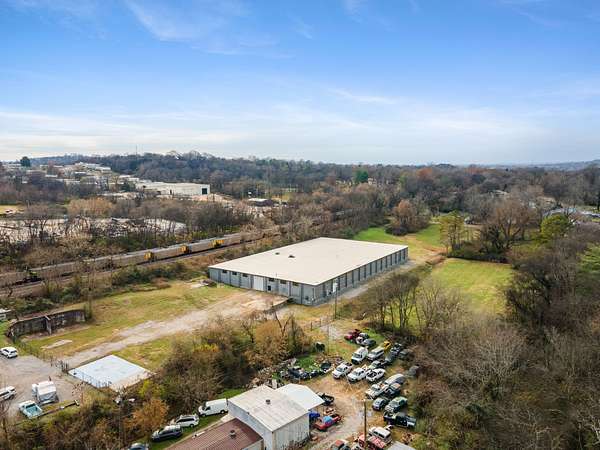 5.57 Acres of Improved Commercial Land for Sale in Columbia, Tennessee