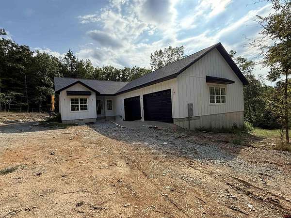 3.56 Acres of Residential Land with Home for Sale in Bull Shoals, Arkansas