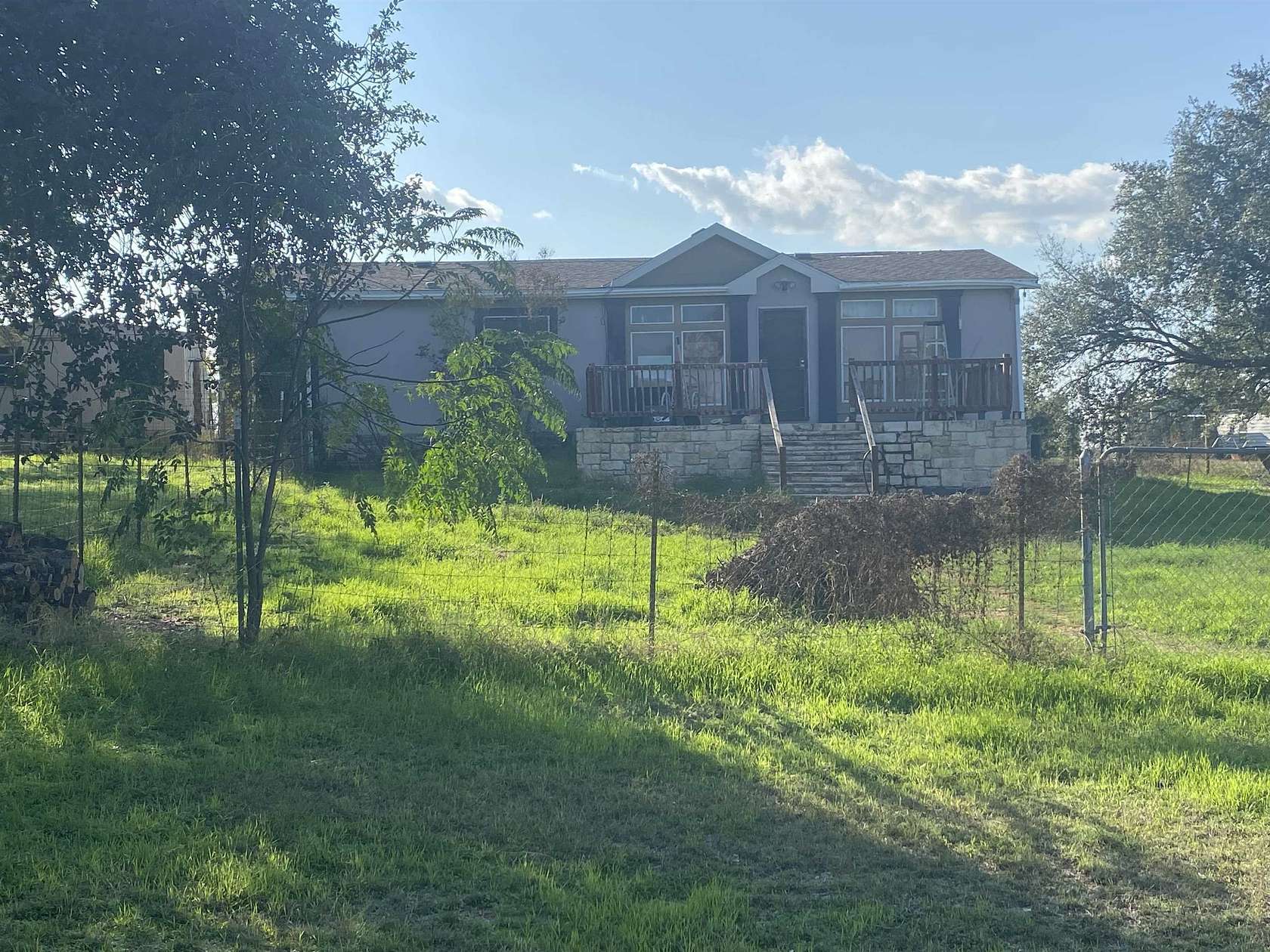 2.18 Acres of Residential Land with Home for Sale in Buchanan Dam, Texas