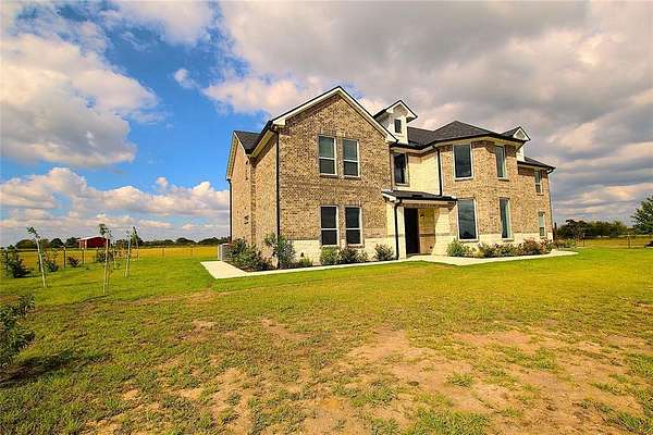 6.5 Acres of Residential Land with Home for Sale in Corsicana, Texas