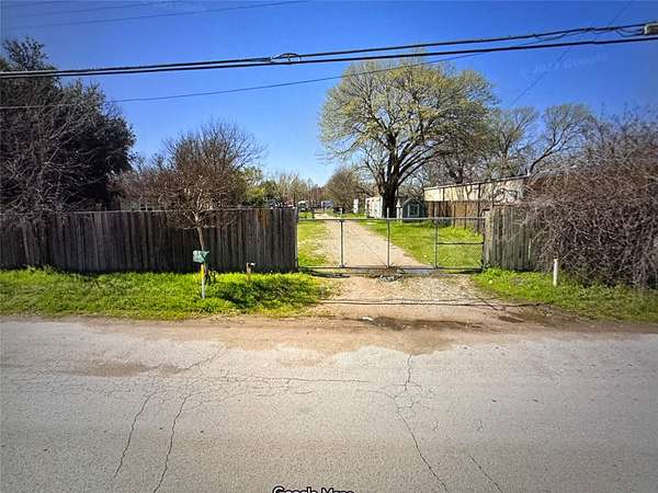 6 Acres of Commercial Land for Sale in Dallas, Texas