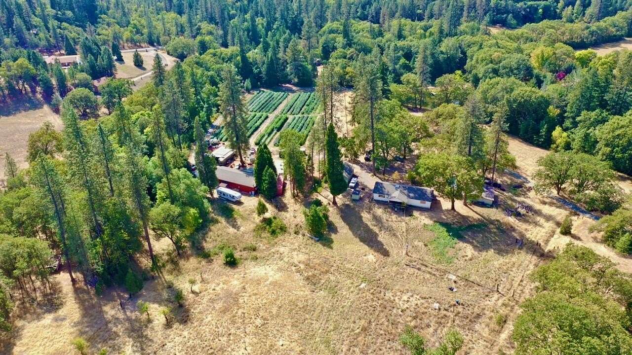 11.8 Acres of Land with Home for Sale in Grants Pass, Oregon