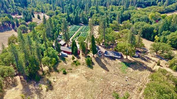 11.8 Acres of Land with Home for Sale in Grants Pass, Oregon
