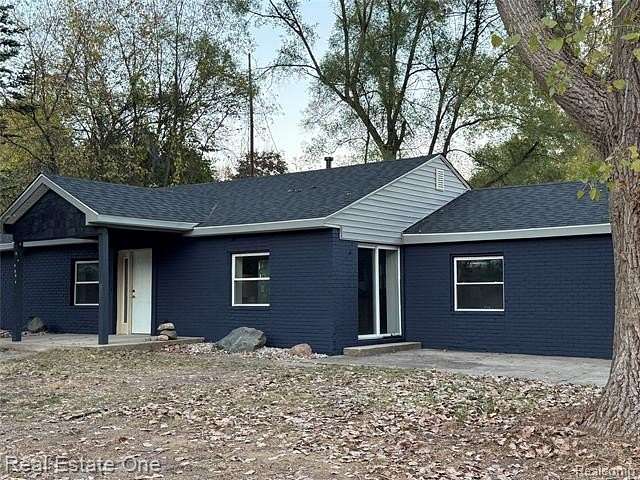 1.52 Acres of Residential Land with Home for Lease in Pinckney, Michigan