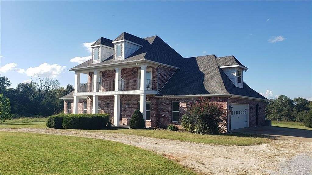 16 Acres of Land with Home for Lease in Fayetteville, Arkansas