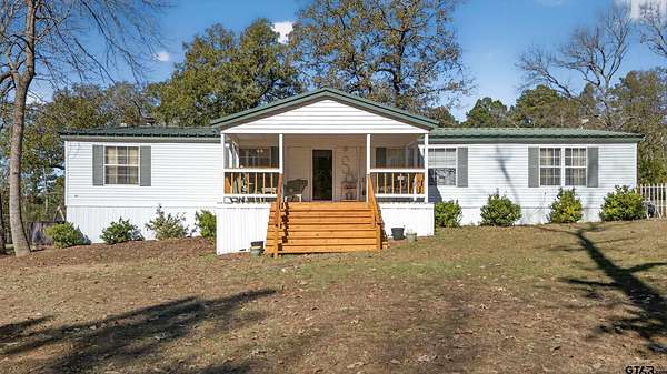 2 Acres of Residential Land with Home for Sale in Palestine, Texas