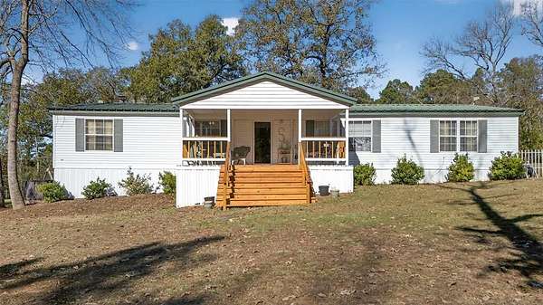 2 Acres of Residential Land with Home for Sale in Palestine, Texas