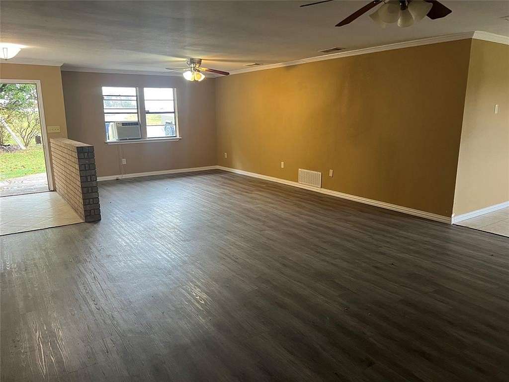 10.5 Acres of Land with Home for Lease in Farmersville, Texas