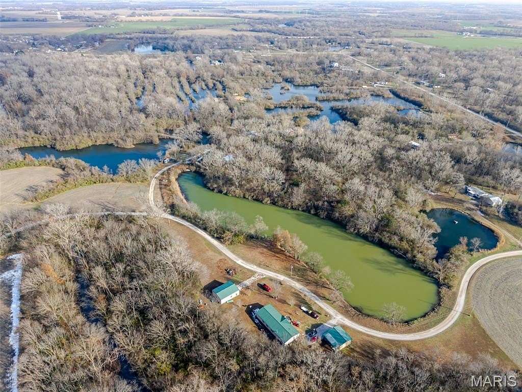 10.4 Acres of Recreational Land with Home for Sale in Lenzburg, Illinois