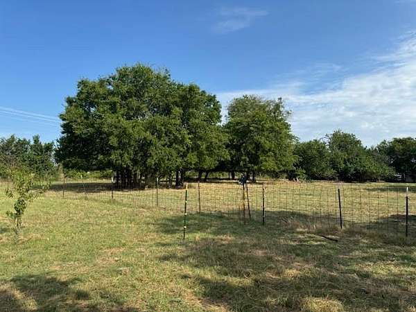 27.5 Acres of Agricultural & Residential Land for Sale in Lone Oak, Texas