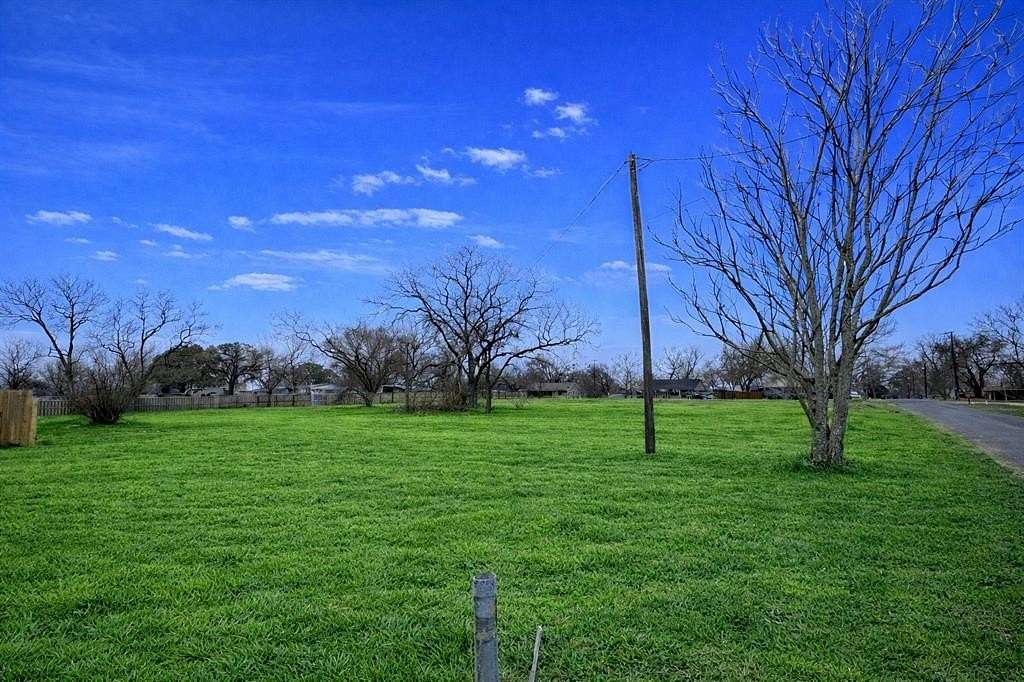 1.26 Acres of Residential Land for Sale in Collinsville, Texas