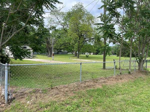 1.26 Acres of Residential Land for Sale in Collinsville, Texas