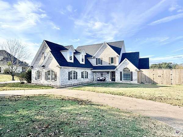 1.5 Acres of Residential Land with Home for Sale in Texarkana, Texas