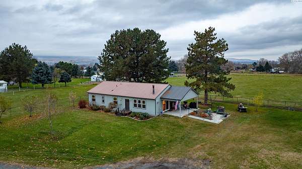 7.5 Acres of Land with Home for Sale in Kennewick, Washington