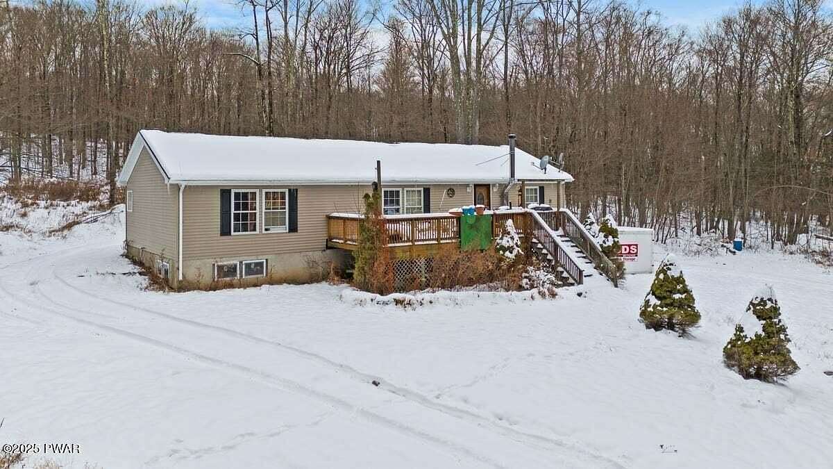 4.45 Acres of Residential Land with Home for Sale in Lake Ariel, Pennsylvania