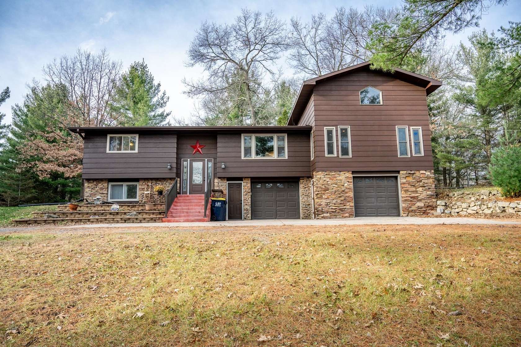 1.5 Acres of Residential Land with Home for Sale in Mauston, Wisconsin