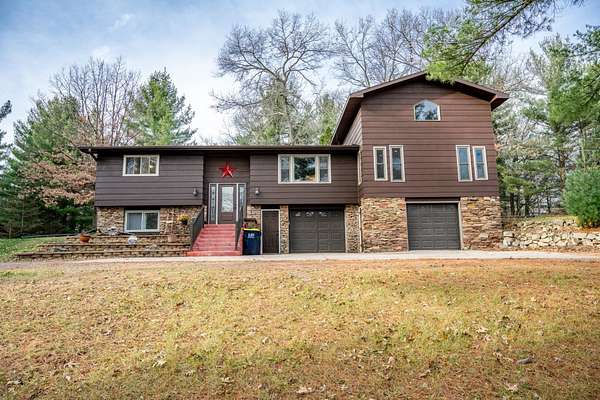 1.5 Acres of Residential Land with Home for Sale in Mauston, Wisconsin